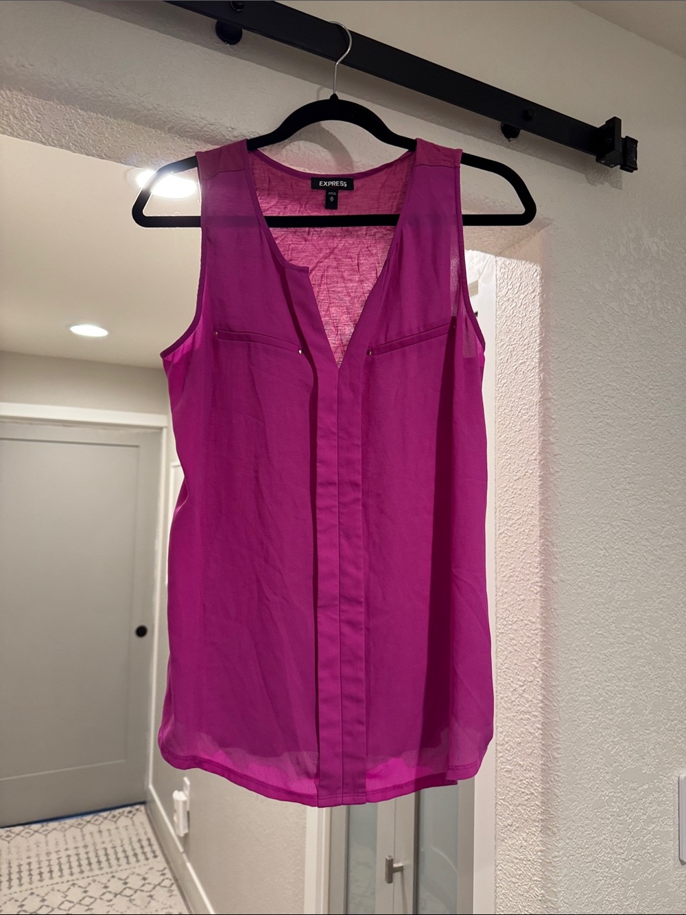 Express Magenta V-Neck Sleeveless Zip-Detail Top